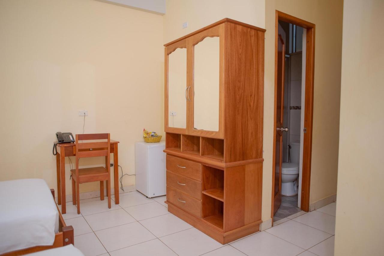 Hotel Jhor Bush Пукалпа Екстериор снимка